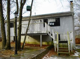 467 Mallard Ln, Bushkill, PA 18324