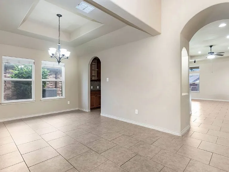 15606 Fox Ln — Photo 5