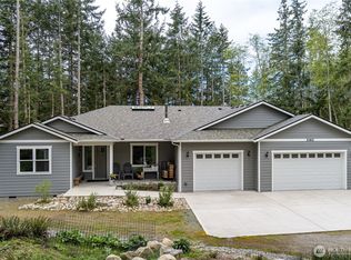 2162 Middle Dr, Freeland, WA 98249