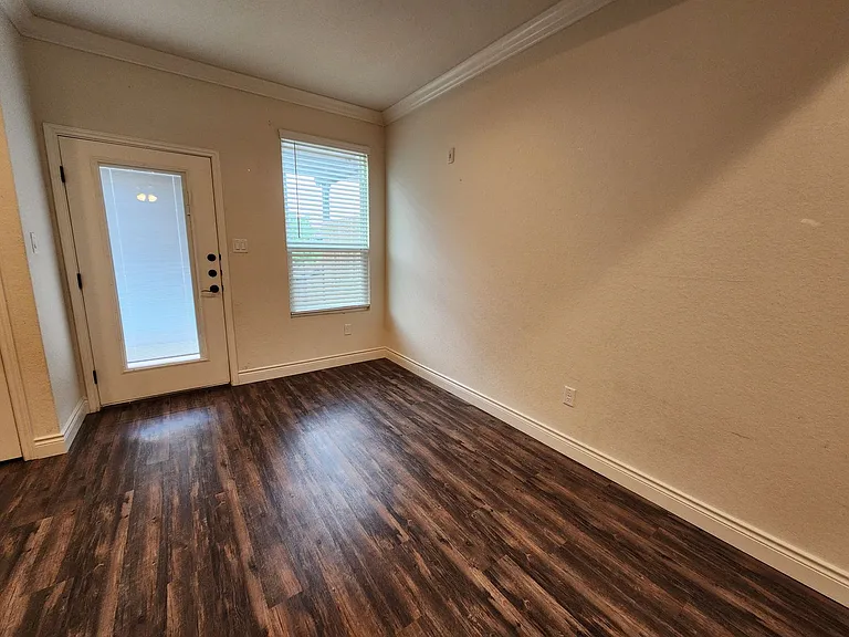 340 Untermaier St — Photo 7