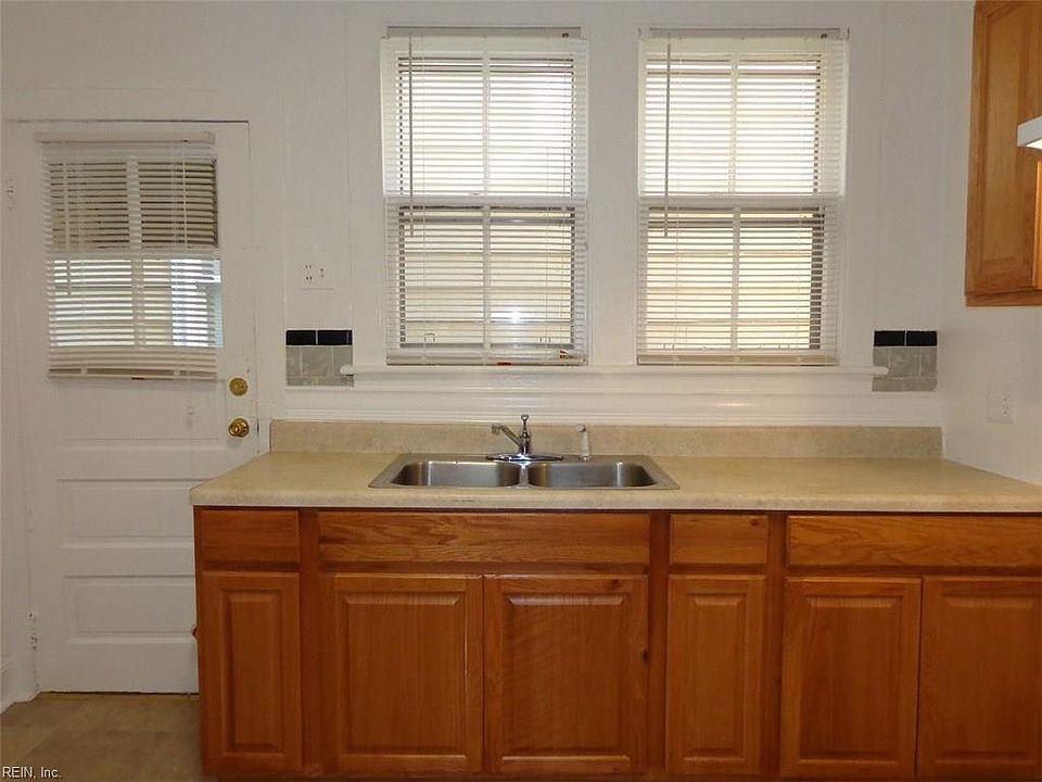 1st image of 1027 Jackson Ave