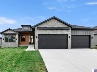 3639 Wilderness Hills Blvd, Lincoln, NE 68516