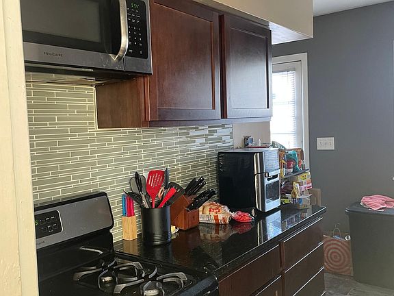 4th image of 1335 Dayton Ave