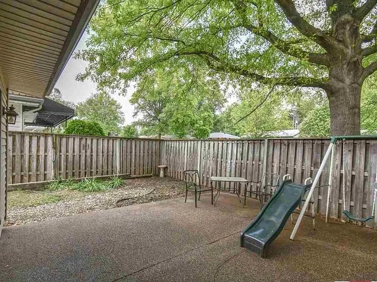 5946 Newton St — Photo 4