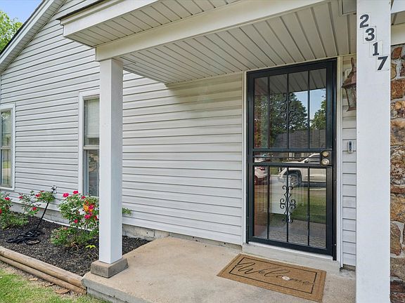 2nd image of 2317 Eveningview Dr