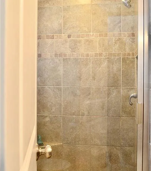 1339 Oakview Rd — Photo 14