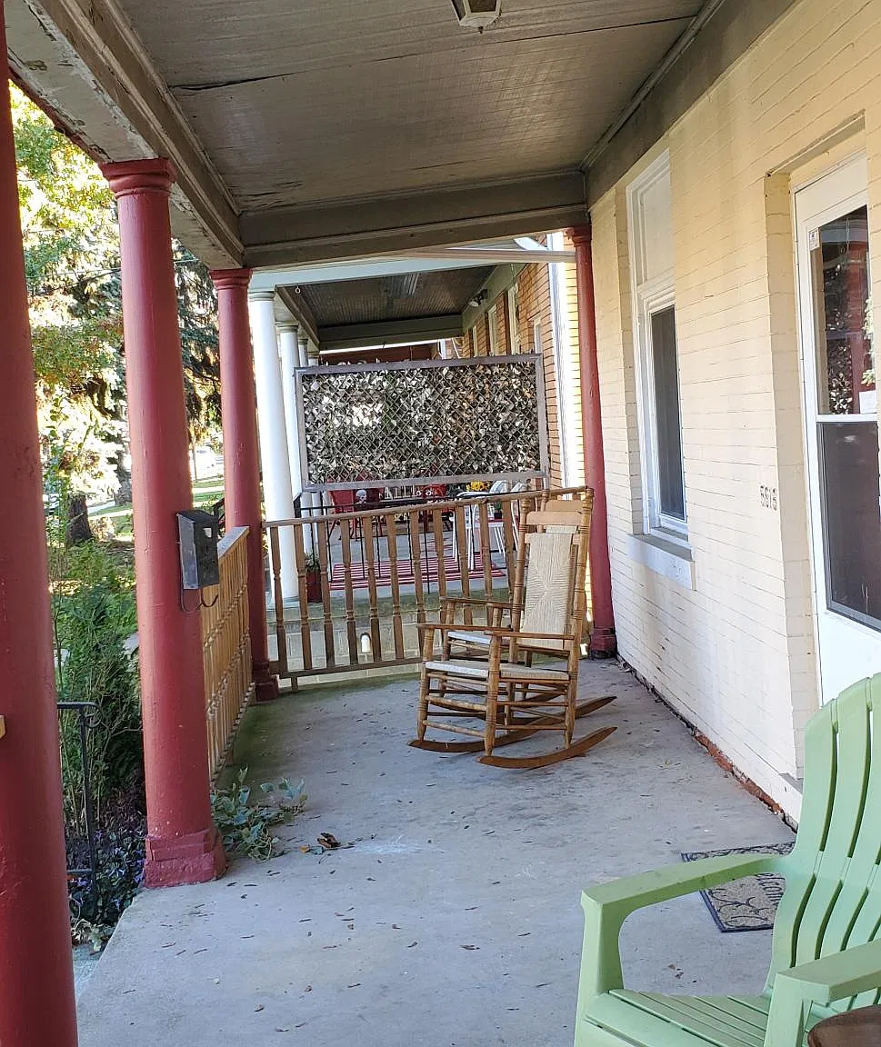 3 bed, 1.5 bath, 1300 sqft, $1,800 — Photo 2