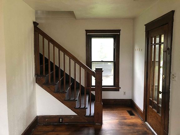 2nd image of 2239 Saint Clair St
