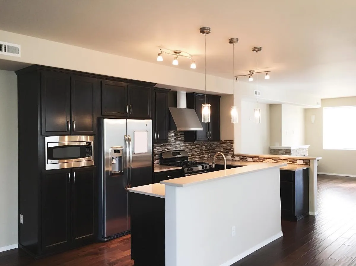 3 bed, 3.5 bath, 2177 sqft, $4,000 — Photo 1