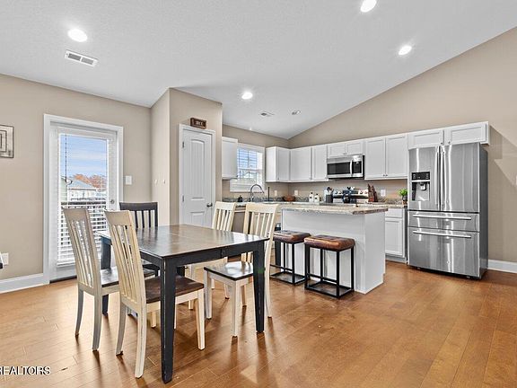 5th image of 3304 Townsend Park Ln
