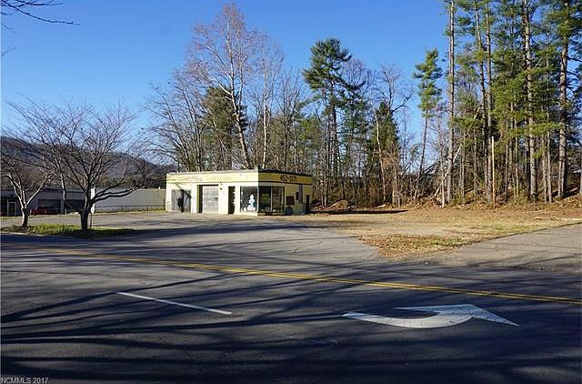1st image of 871 N Main St