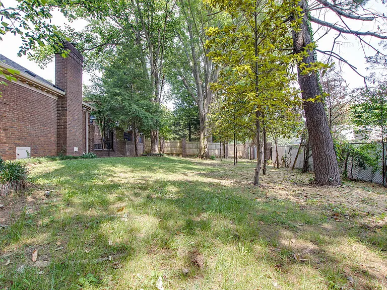 1306 SE Broad St — Photo 44