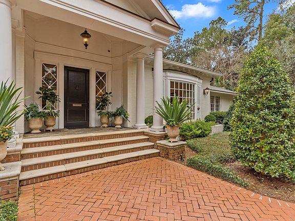 2nd image of 421 Meridian Pl