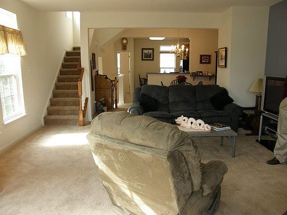 4th image of 1630 Oakridge Ln