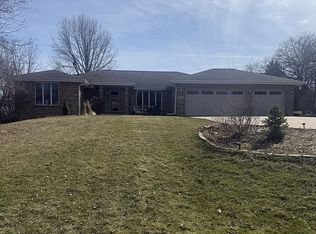 2968 W 32nd St, Dubuque, IA 52001