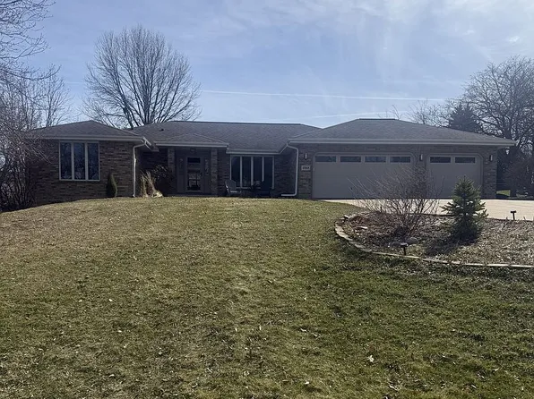 2968 W 32nd St, Dubuque, IA 52001