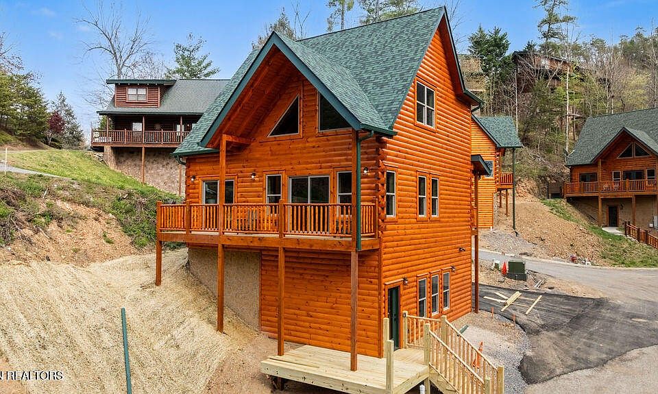 1st image of 2104 Valley Creek Way