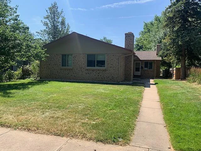 1519 W Mountain Ave — Photo 1