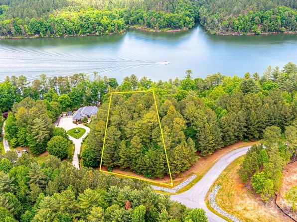 300 Riverwalk Dr, Connelly Springs, NC 28612