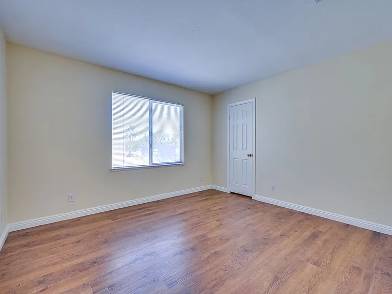 968 E Robindale Rd — Photo 45