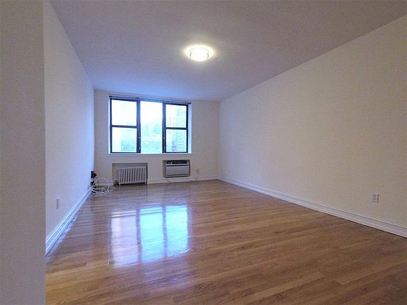 3rd image of 220 E 36th St APT 5