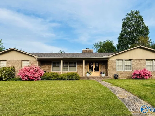 7 Sycamore Ln, Albertville, AL 35950