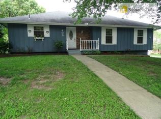 409 SE Gingerbread Ln, Blue Springs, MO 64014