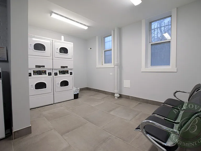 The 1521 Sherwin — Photo 25