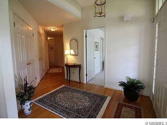 4th image of 18 Bishops Ct