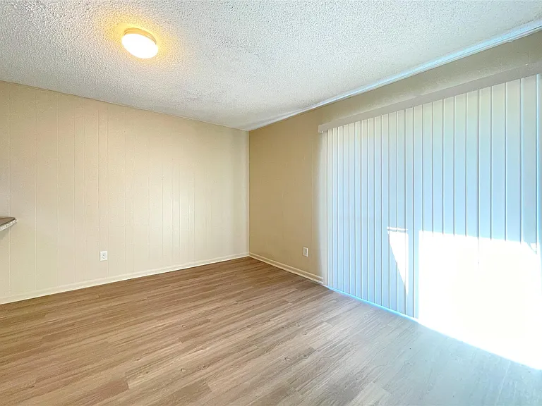 902 N Meadows Dr — Photo 7