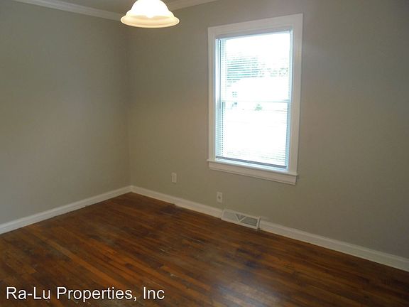 4th image of 1525 Andover Ave