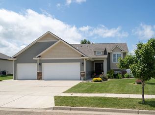 506 Quarry Ln, Bismarck, ND 58503