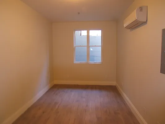 Rented by Joel Weisz, LREB | media 12