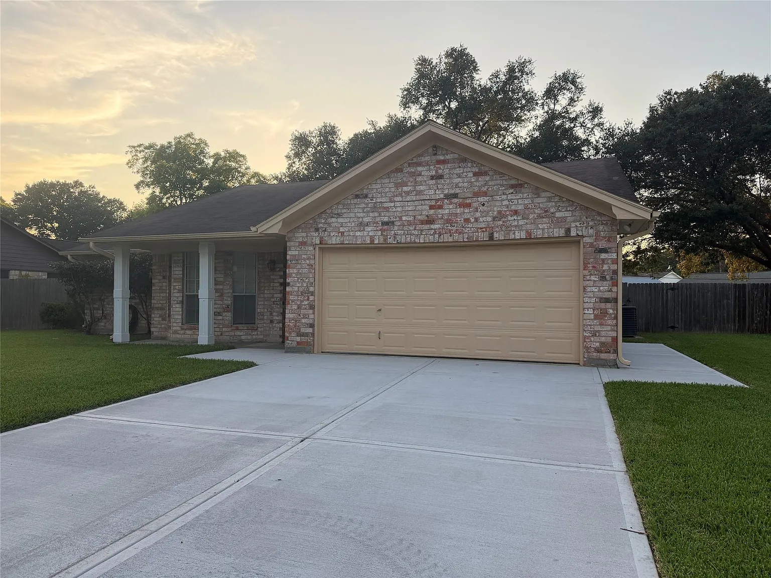 3 bed, 2.0 bath, 1702 sqft, $1,900 — Photo 1