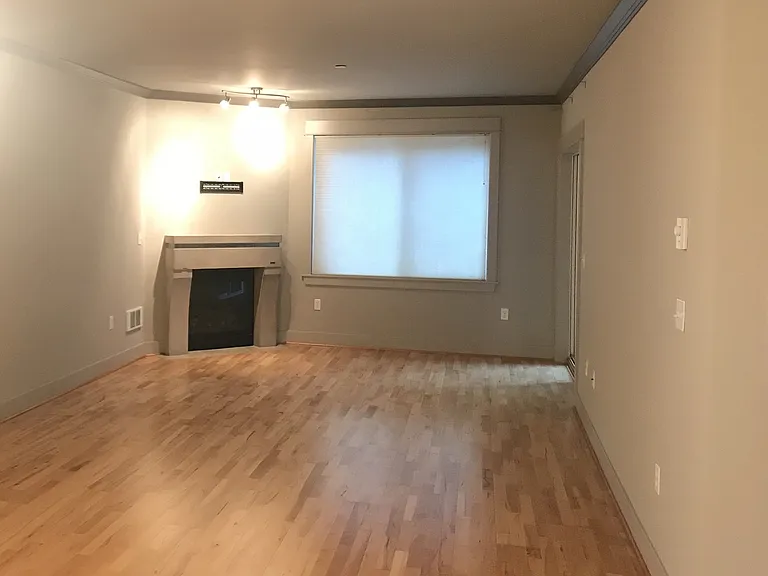 18609 SE Newport Way #101 — Photo 1
