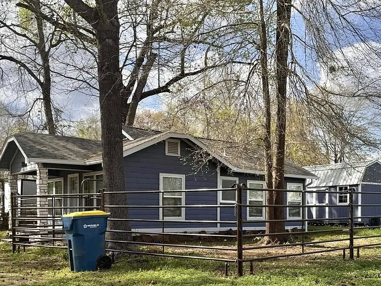 Riverside Dr — Photo 12