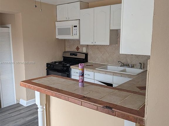 2nd image of 2455 Fillmore St Unit 1