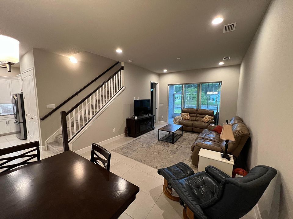 1st image of 136 Longridge Ln #136