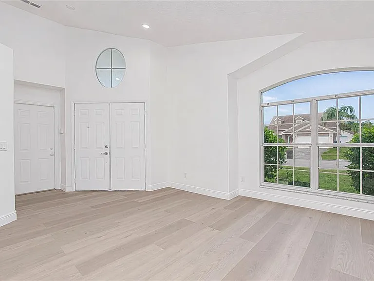 2039 Shannon Lakes Blvd — Photo 3