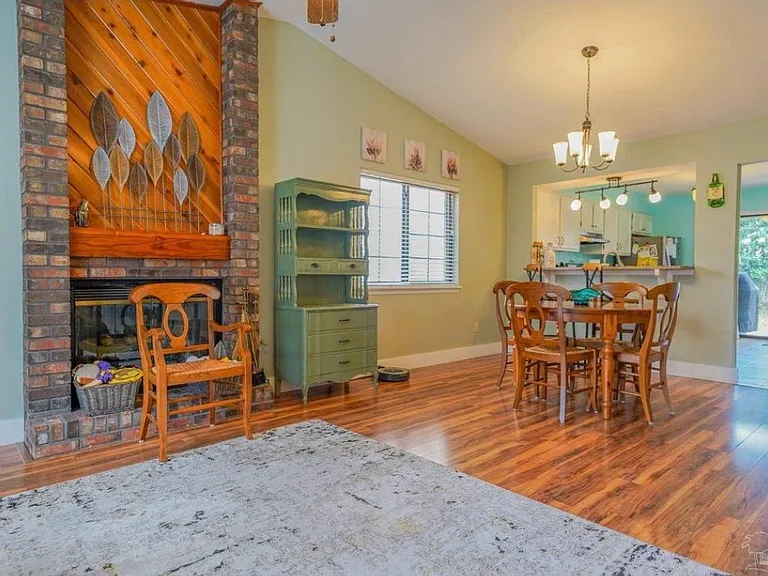 1030 Alderwood Way — Photo 4