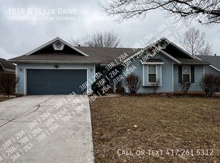 1819 N Plaza Dr, Nixa, MO 65714