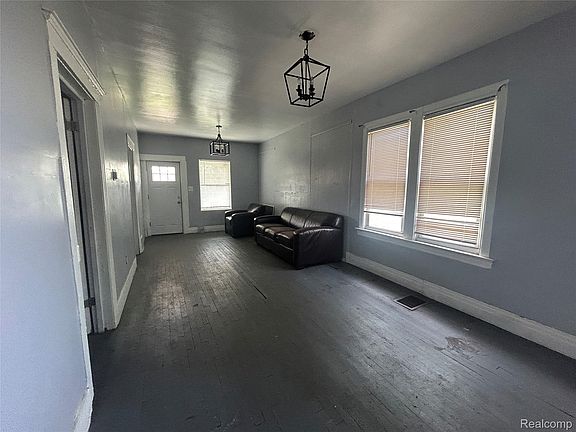 2nd image of 25 Orchard St