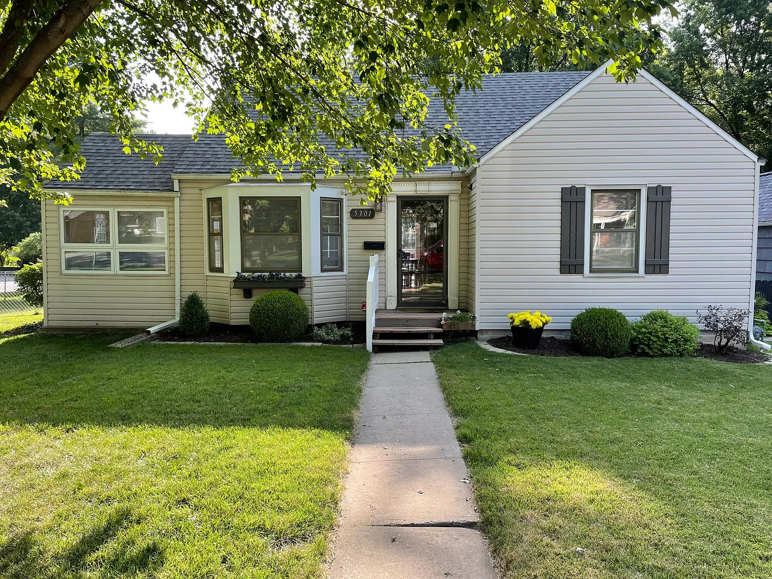 2 bed, 845 sqft, $1,595 — Photo 1