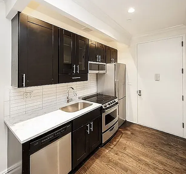 222 E 12th St #4B — Photo 3