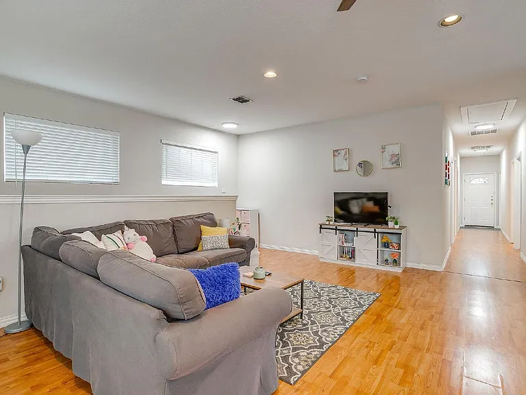 2700 McCart Ave — Photo 11