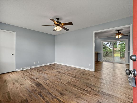 3rd image of 167 Taft Dr