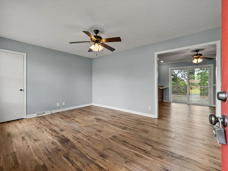 167 Taft Dr — Photo 3