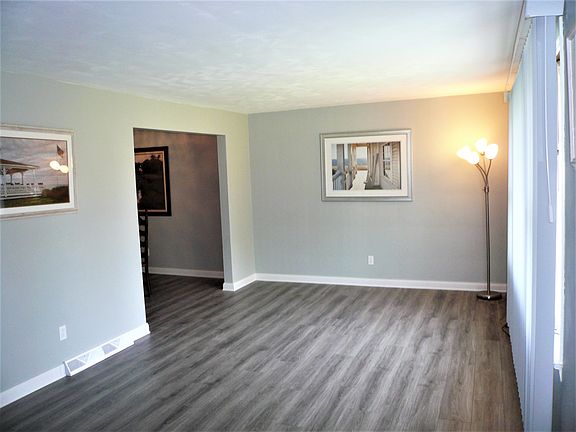 2nd image of 1787 Lemont Dr