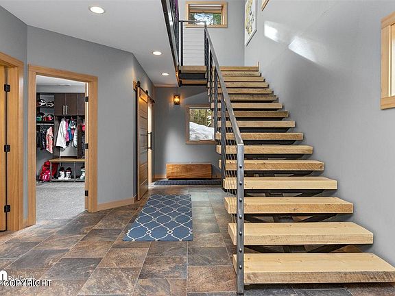 5th image of 718 Vail Dr