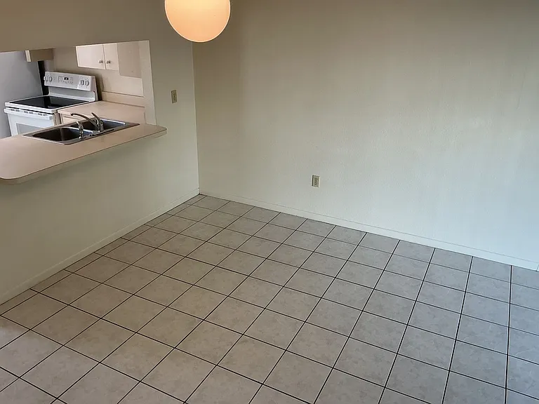 411 E Park St — Photo 8